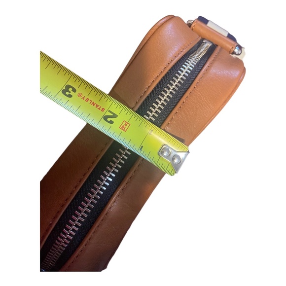 Coach ‘Charles’ Flight Bag. Cognac Leather Crossbody. Unisex - Picture 12 of 16